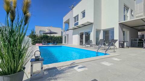 Villa Perla - Villa with 4 bedrooms and pool