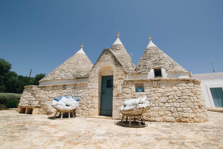 Traditional trullo with swimming pool gallery image 2