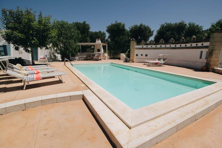 Traditional trullo with swimming pool gallery image 4