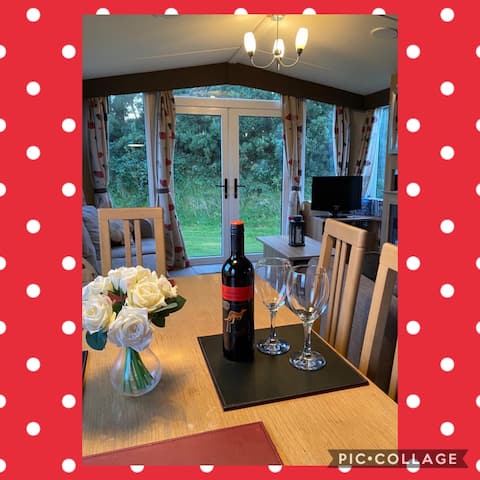 Successful Airbnb property: Rosie Red Mobile Home - 5 mins from beach in Newcastle