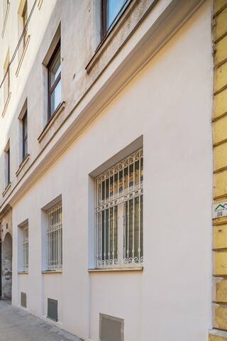 Spacious apartment with patio gallery image 4