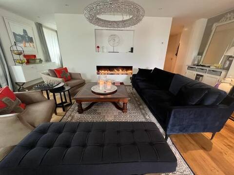 Luxury lakefront apartment/flat.
