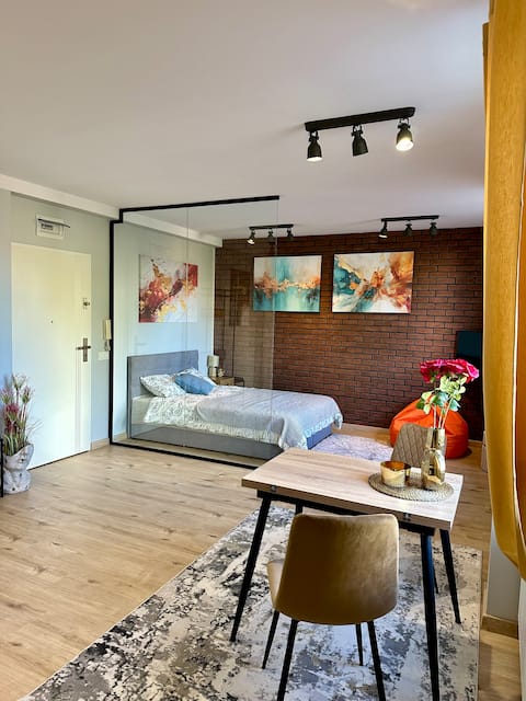 Top Airbnb: Superior Apartment 1 in Zawodzie