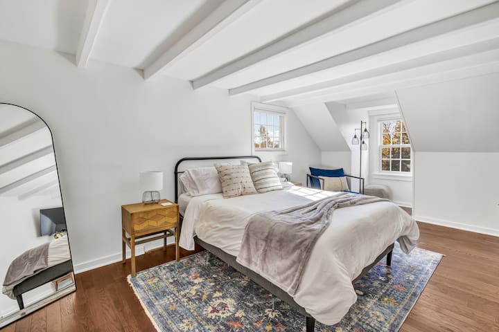 Საძინებელი 2 | საწოლი 152 × 203 სმ | მეორე სართული