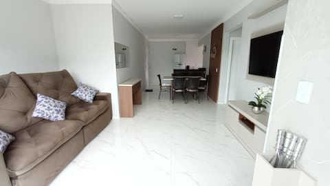Airbnb em destaque: Charming NEW apartment, air-conditioned - 200m from Termas em Piratuba