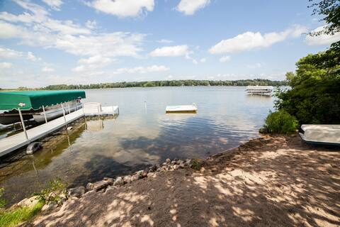 Paradise Cove: Serene Getaway w/Direct Lake Access