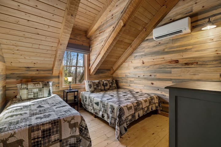 ห้องนอนที่สองชั้นบน