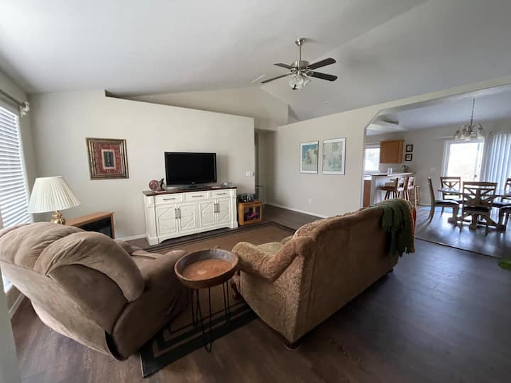 Comfy Home In Quiet Neighborhood - Nampa, ID