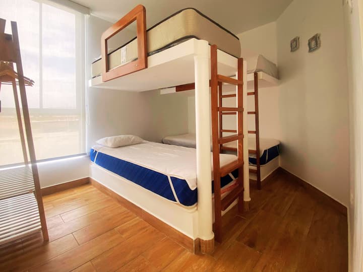 V izbe 4 sú 4 samostatné postele, je ideálna pre 4 osoby. 