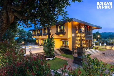 StayVista 7BR @ Sula Wada w/ Valley View & Wi-Fi