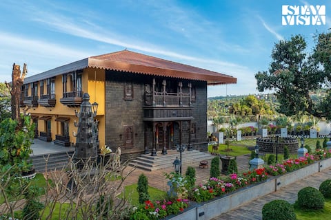 7BHK- StayVista @ Sula Wada w/ Valley View & Wi-Fi