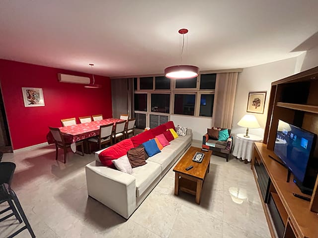 Copacabana Apartment, 30 mts. from the beach