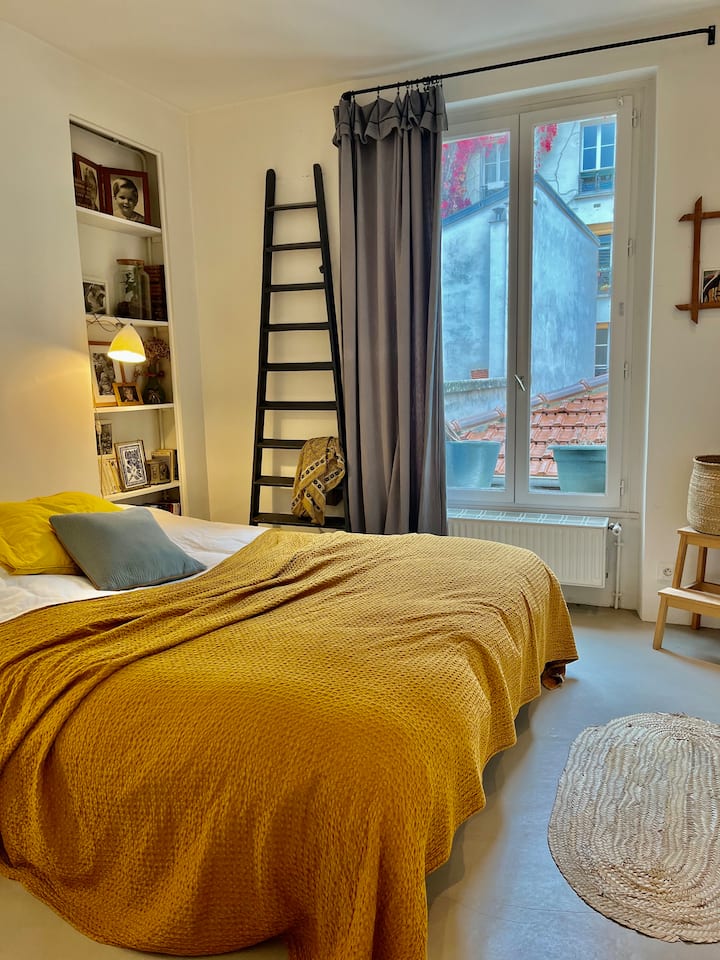 главна спална соба во двор со брачен кревет ( 160 x 200 см)