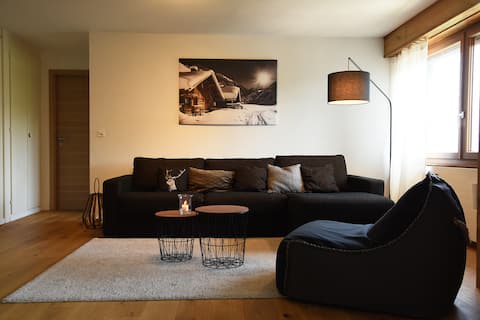 Successful Airbnb property: Comfort in Val d 'Hérens, pool & hikes in Vex