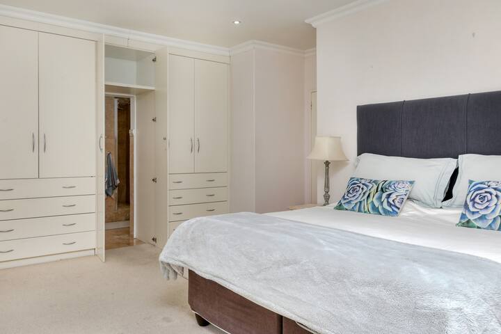 Private home & garden sanctuary gallery image 5