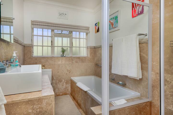 Private home & garden sanctuary gallery image 3