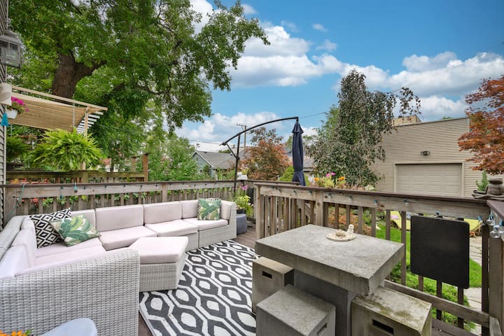 Entire Home in Historic Logan Square gallery image 2