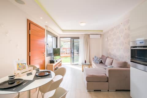 Glaros Casa - Garden near Beach w. Parking & EV