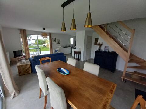 modern house, 7 people
