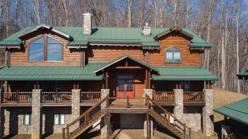 Wayward Moose Lodge gallery image 2