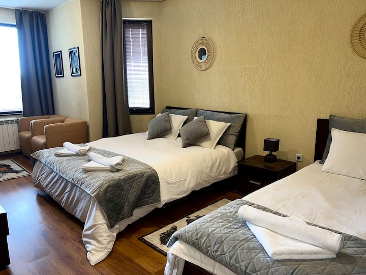 Manželská posteľ (220 - 200 cm) + jednolôžko (90 - 200 cm)