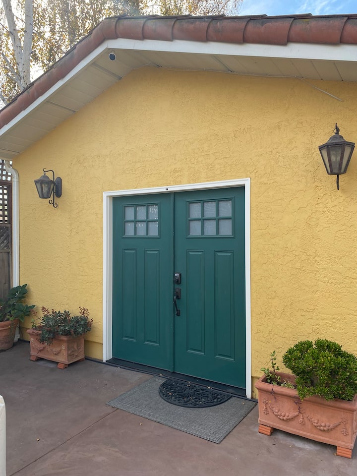 Courtyard studio Guesthouses for Rent in Burlingame, California