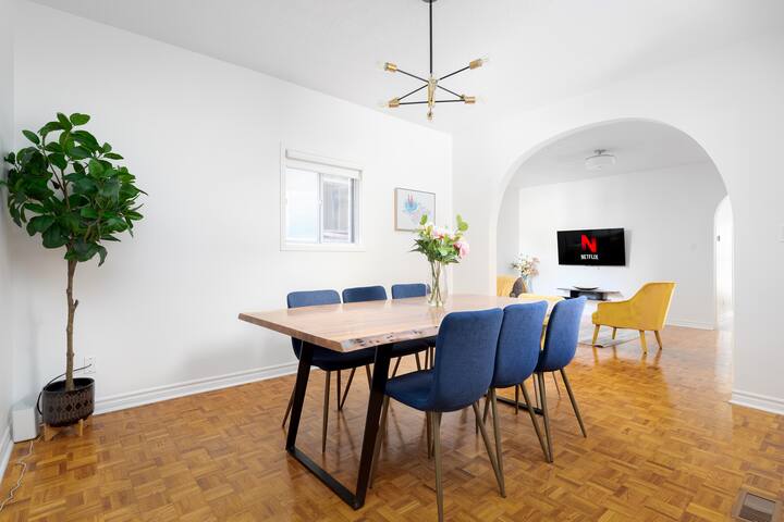 Charming 4 Bed Home + 2Parking gallery image 4