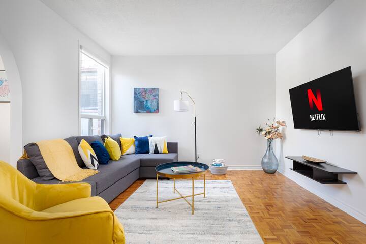 Charming 4 Bed Home + 2Parking gallery image 2