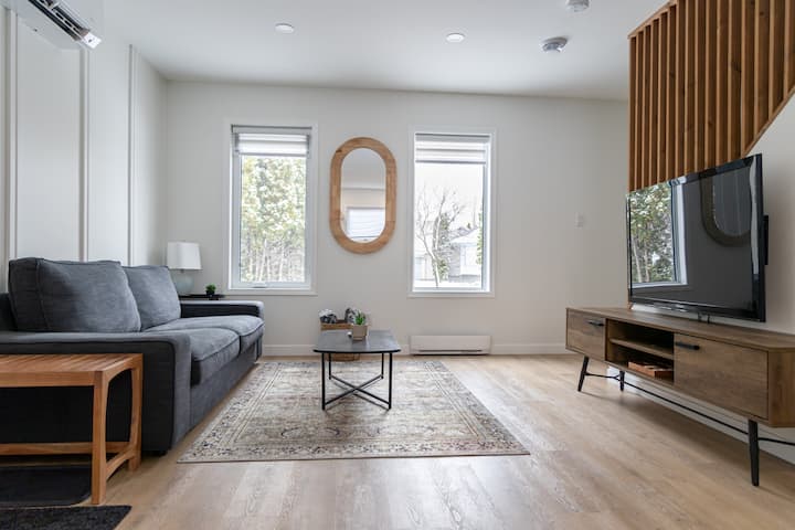 2 Story Cozy and Quiet 2 Bedroom Suite