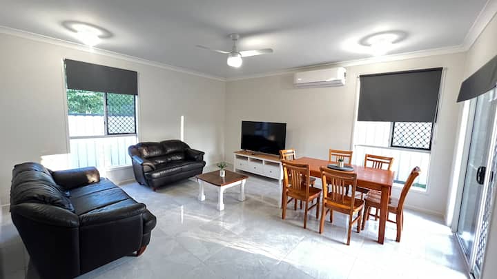 Modern 4bdr 5 Beds Ensuite &A/c 2 Bath - Brisbane