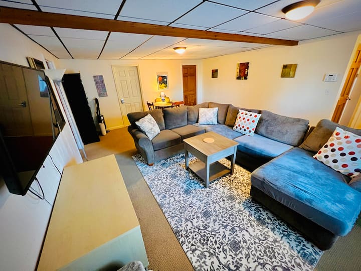 Spacious Private Room D, Bathroom, & Living Room - Tacoma