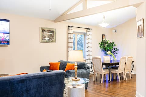 Spacious and Cozy Oasis Close to Fun