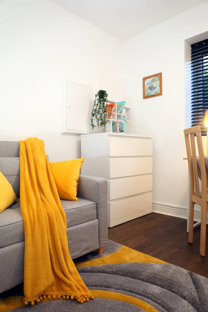 Habitación amarilla/ estudio