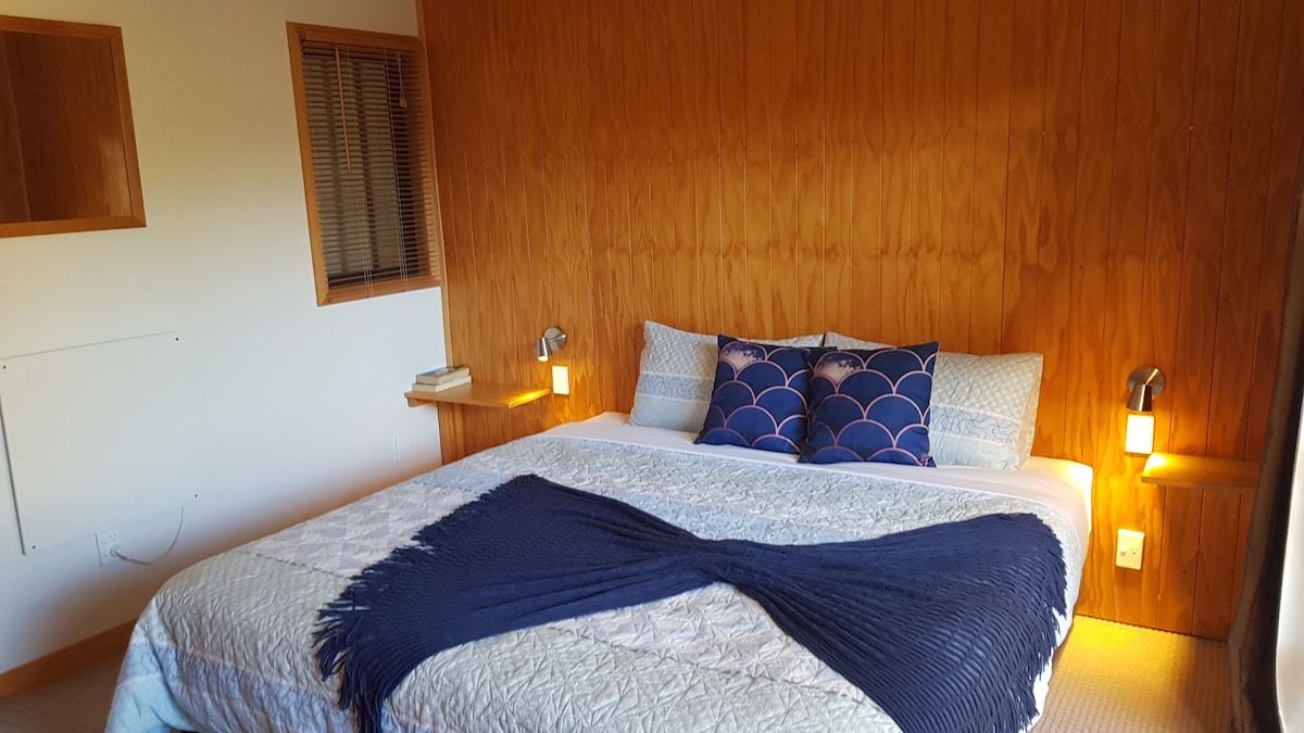 Kitanda cha watu wawili cha kuvutia
Chaguo la Chalet ya chumba cha kulala cha 1 na chaguo la chumba cha watu wawili au pacha