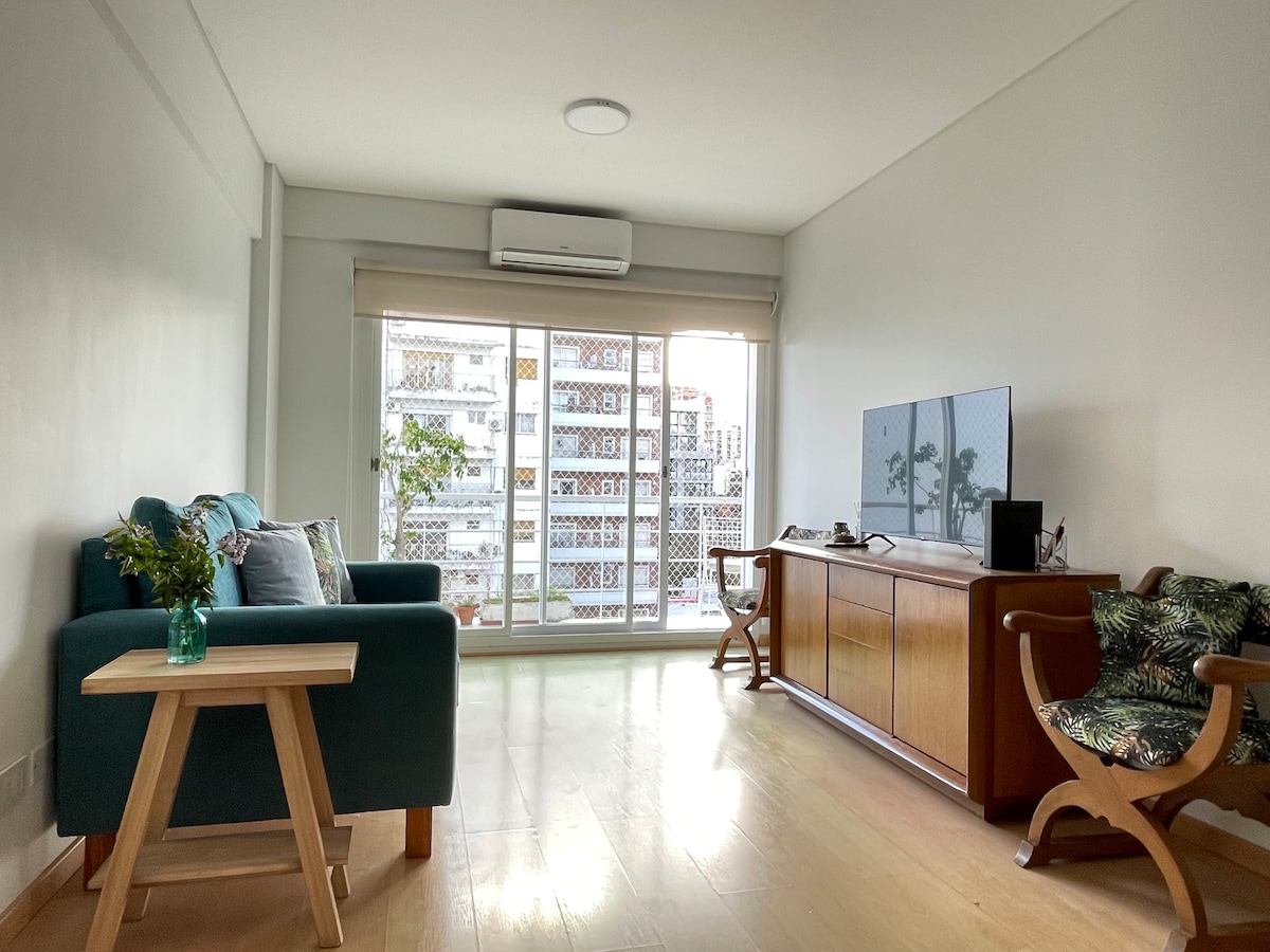 Top performing Airbnb: Cozy 2-Room Apt with Balcony & View in Belgrano in Colegiales