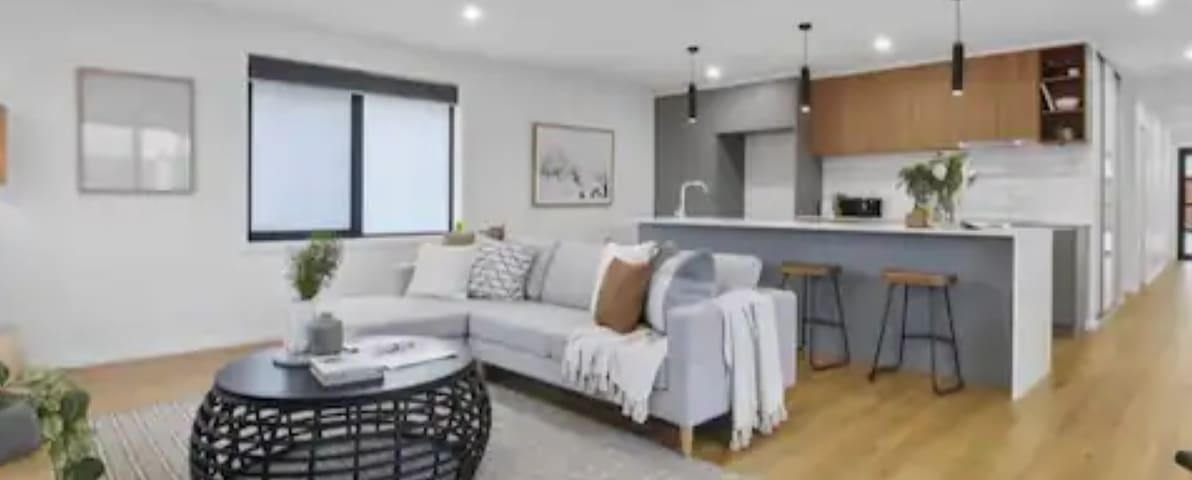 Secure Dog Yard – Executive Home WiFi 80″SMART TV gallery image 3