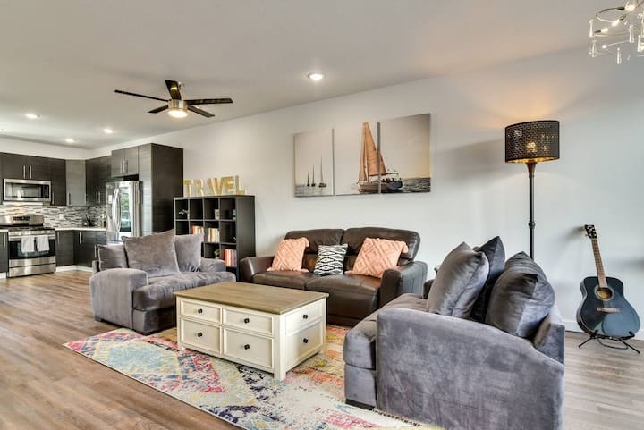Modern Vancouver House W/ Traeger & Covered Patio! - バンクーバー, WA