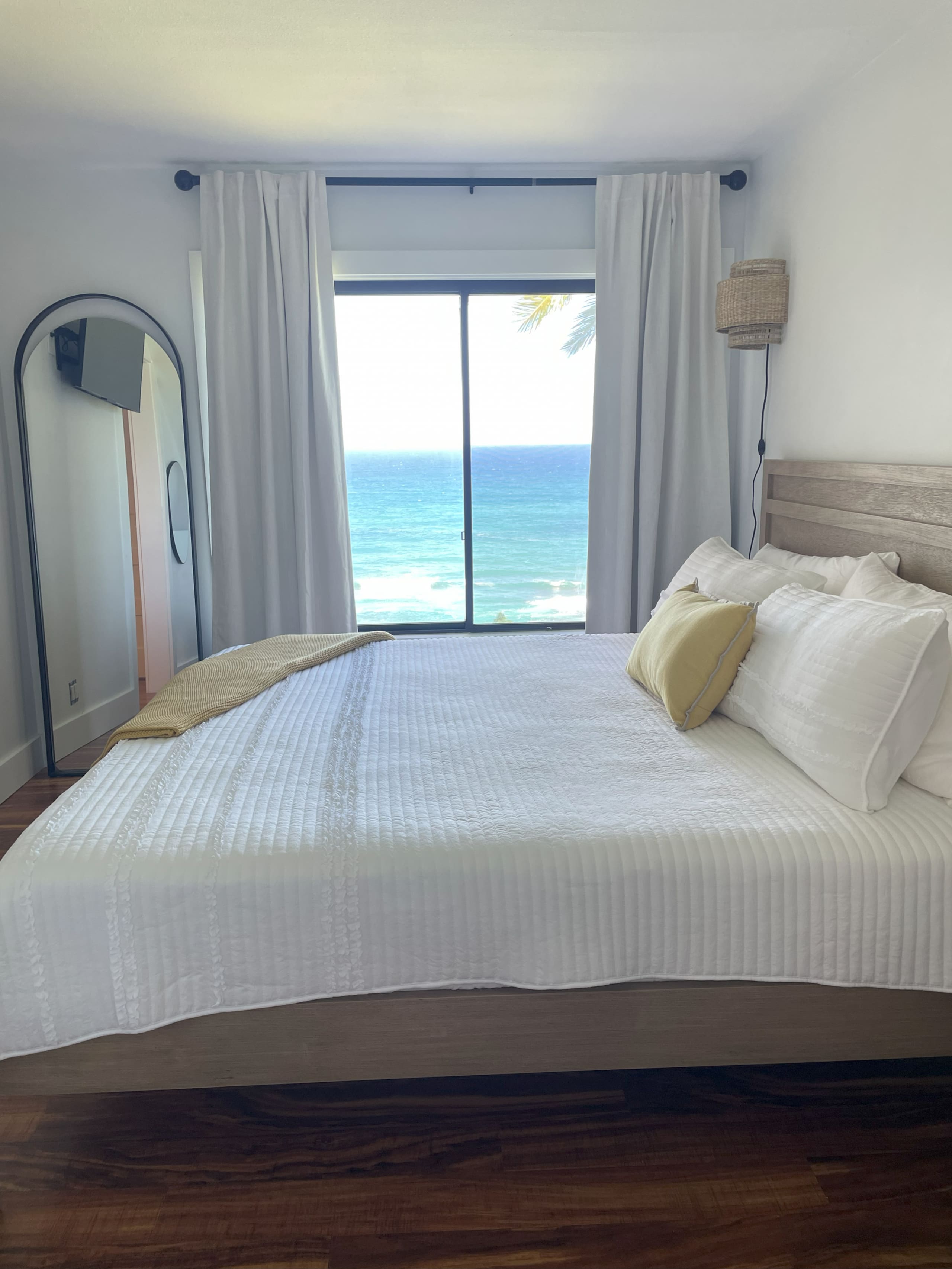 Oceanfront, Modern 2 bed w/ Panoramic Views, AC - Image 12