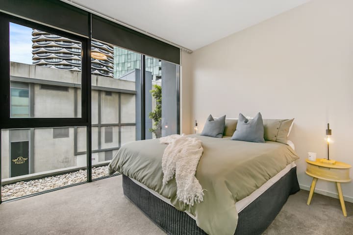 *Luxury 3bedroom 2.5bath 2 carparks harbour views* gallery image 2