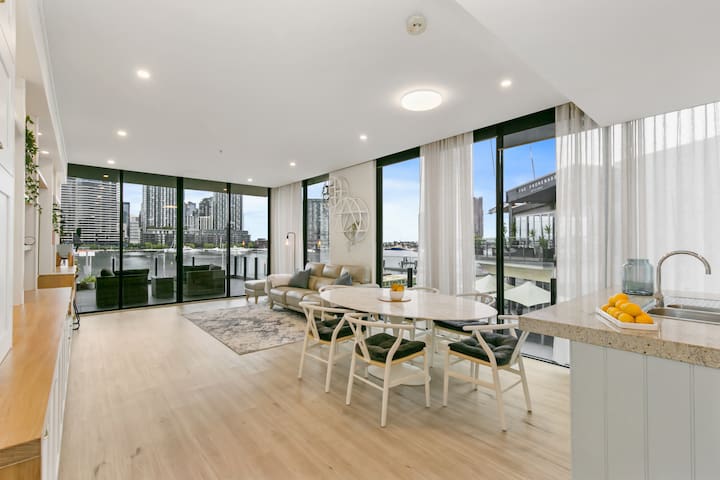 *Luxury 3bedroom 2.5bath 2 carparks harbour views* gallery image 5