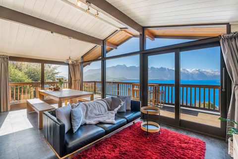 Top performing Airbnb: Great holiday home - Amazing views! in Queenstown Centre