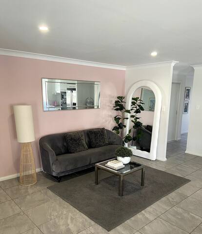 Spacious Emerald Beach House gallery image 4