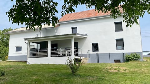 5-person gîte with spa and sauna.