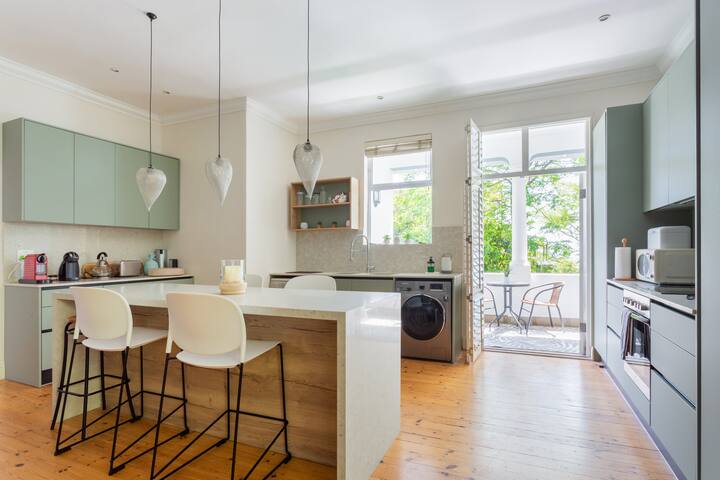 Family Home in Green Point with Central Location gallery image 3