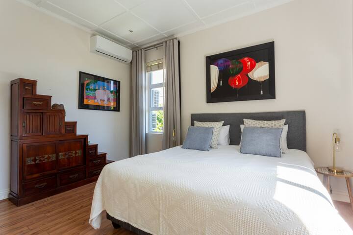 Family Home in Green Point with Central Location gallery image 2
