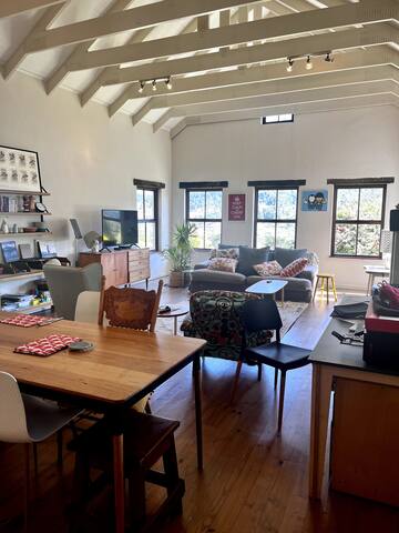 Bright Airy Summer Home gallery image 3