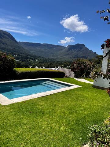 Bright Airy Summer Home gallery image 2