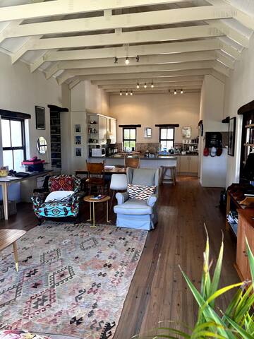 Bright Airy Summer Home gallery image 4