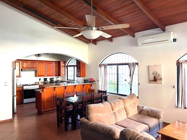 Groups-19 pp - 2 Houses - concierge - pvt compound