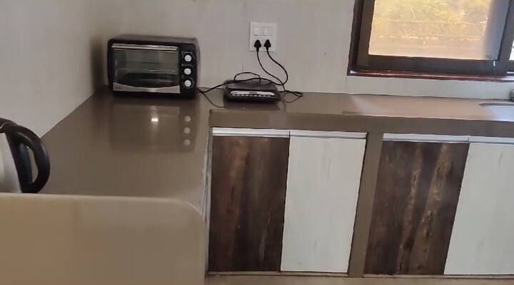 Full kitchen image 2